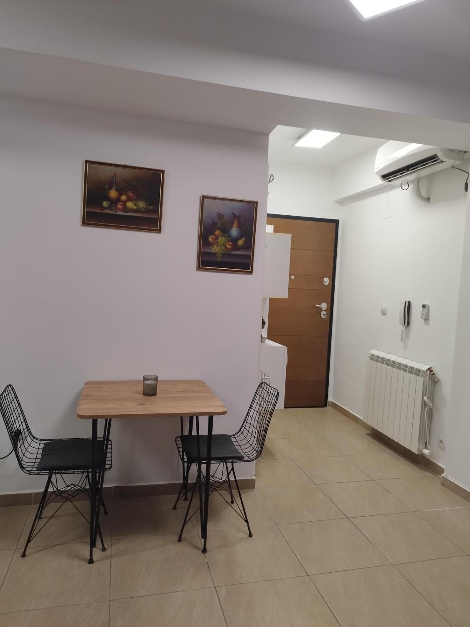 Alexandria Lux Karpos Dva